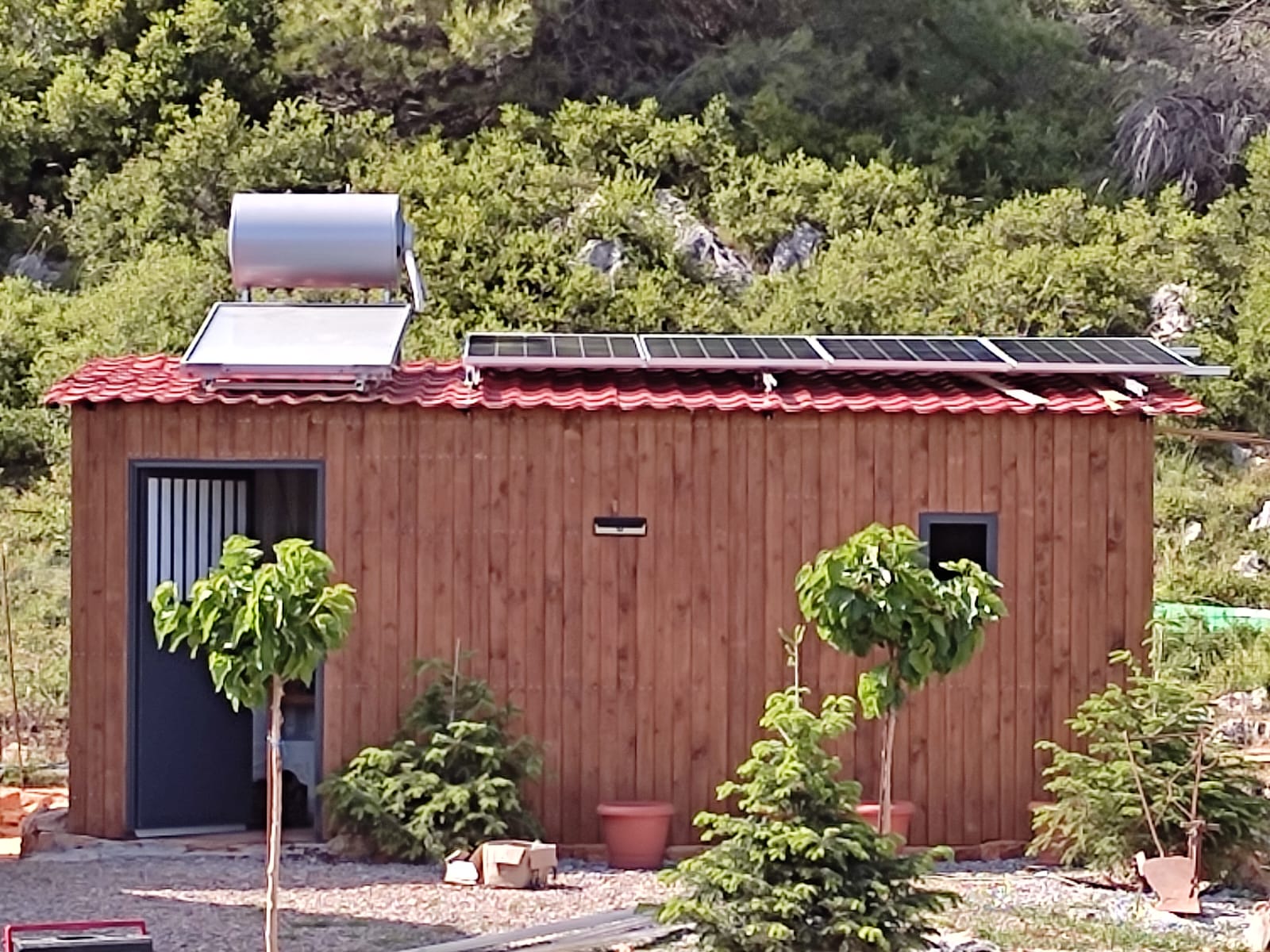 ΑΥΤΟΝΟΜΟ ΦΩΤΟΒΟΛΤΑΪΚΟ ΣΥΣΤΗΜΑ_5kWp_ΒΙΛΛΙΑ